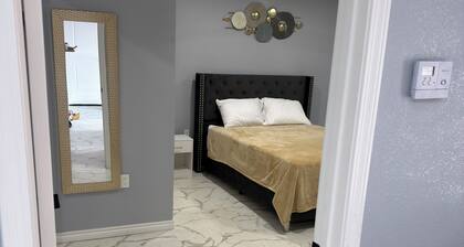 Spacious Modern Apartment, Queen Bed • Twin Beds • Sofa Bed