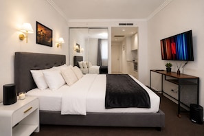Room - Prime Chinatown Luxury Studio with Balcony & View (Sydney)