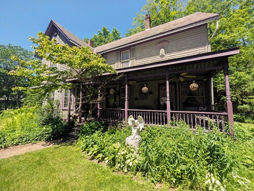 5-bedroom Victorian Inn at the Mill & Waterfalls - Saint Johnsville, NY