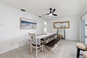 Dining - Crystal River Waterfront Retreat/ Heated Pool, Private Dock, Kayaks & Manatees (Crystal River)