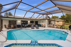 Unclassified image, 5 of 60, button - Waterfront 3BR/2BA 5 beds, Dock, Kayaks, Scalloping & Manatees (Crystal River)