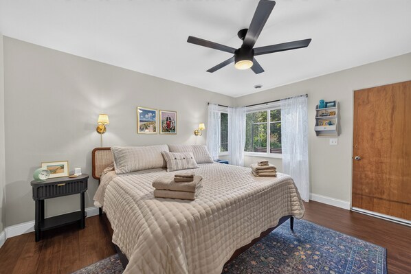 3 bedrooms, iron/ironing board, WiFi, bed sheets - Brand New Listing! Great Location, Sleeps 6! (Muskegon)