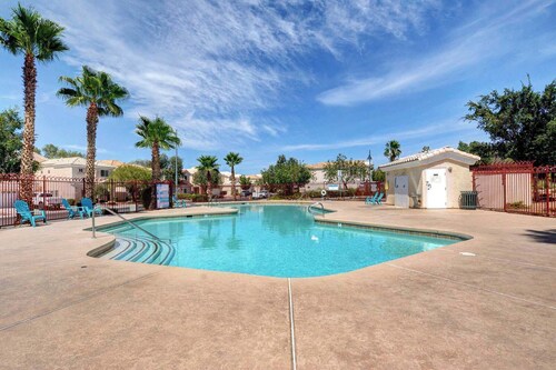 Gated 2BR End-Unit | Family Park, Pool & Trails