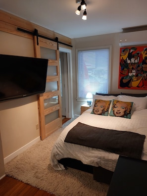 Room - Family Cottage-House in Lovely James Bay - Only 1 Blk to Ocean and Ogden Point! (Victoria)
