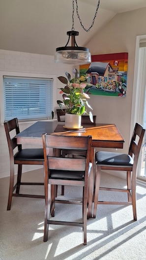 Dining - Family Cottage-House in Lovely James Bay - Only 1 Blk to Ocean and Ogden Point! (Victoria)