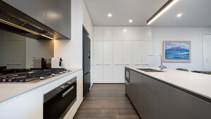 A modern kitchen with a built-in oven, a stove, and a sink. - Elmrise in Elsternwick (Saint Kilda East)