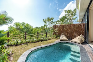 Suite de luxe, vistes al mar, al costat de la piscina | Piscina | Piscina a l'aire lliure 