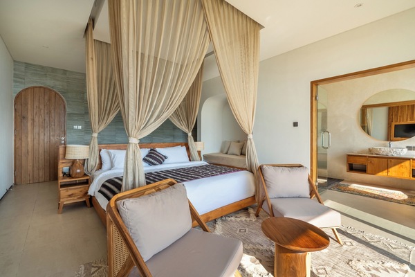Luxury Suite, Sea View | Premium bedding, memory foam beds, minibar (free items), desk