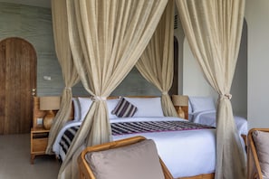 Un dormitorio con cama de dosel, muebles de madera y una puerta grande de madera.