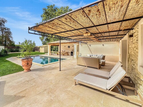 Authentic Provençal Mas• 5 Bedrooms • Pool • Heart of the Luberon