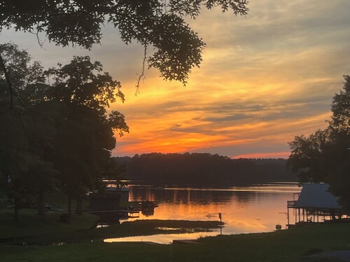 Lay Lake Tiny Home: Minutes from Pursell farms