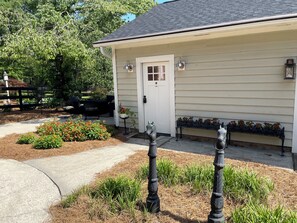 Exterior - Equestrian cottage— country living in the city (Aiken)