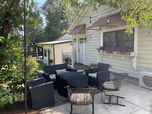 Outdoor dining - Equestrian cottage— country living in the city (Aiken)