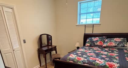 Private Dock and prime location family friendly Tennessee River get away