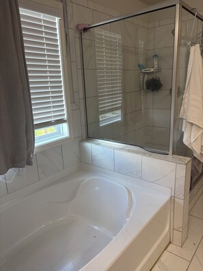 Bathroom - Charming 3-bedroom house pleasant Dallas (dallas)