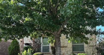 Charming 3-bedroom house with AC in serene Aubrey