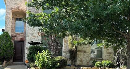 Charming 3-bedroom house with AC in serene Aubrey