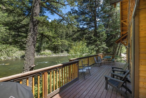 New! Riverfront retreat! Wood Stove! Large Porch!