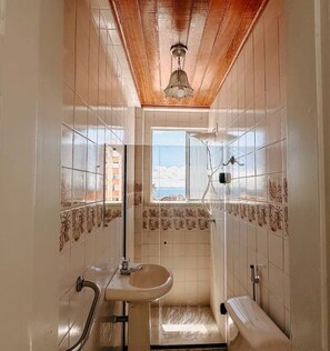 Shower, hair dryer, towels, soap - Premium Apartment for up to 8 People • Air conditioning + 2 toilets (Salvador)