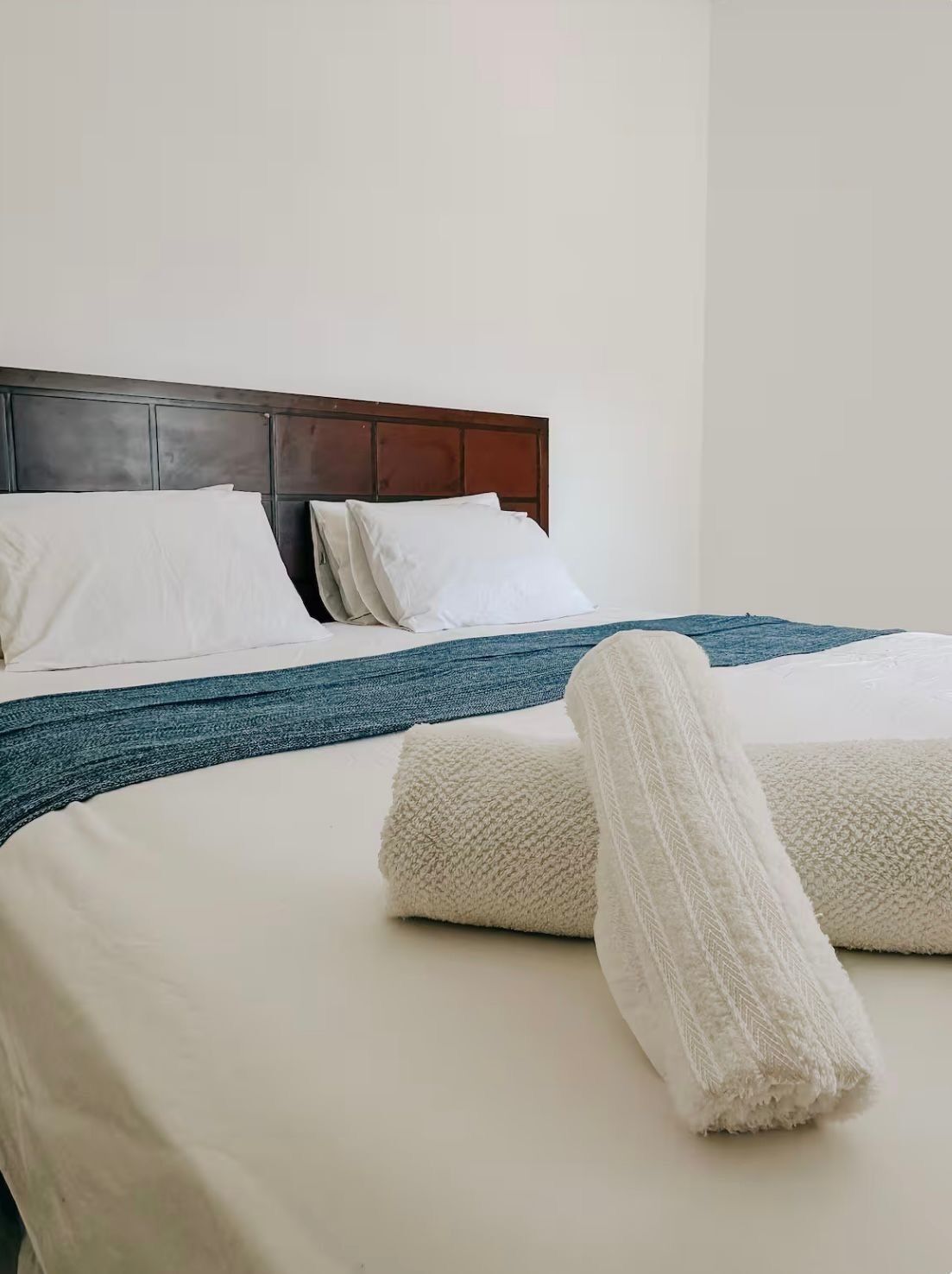 3 bedrooms, iron/ironing board, WiFi (free), bed sheets