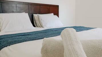 3 bedrooms, iron/ironing board, WiFi (free), bed sheets