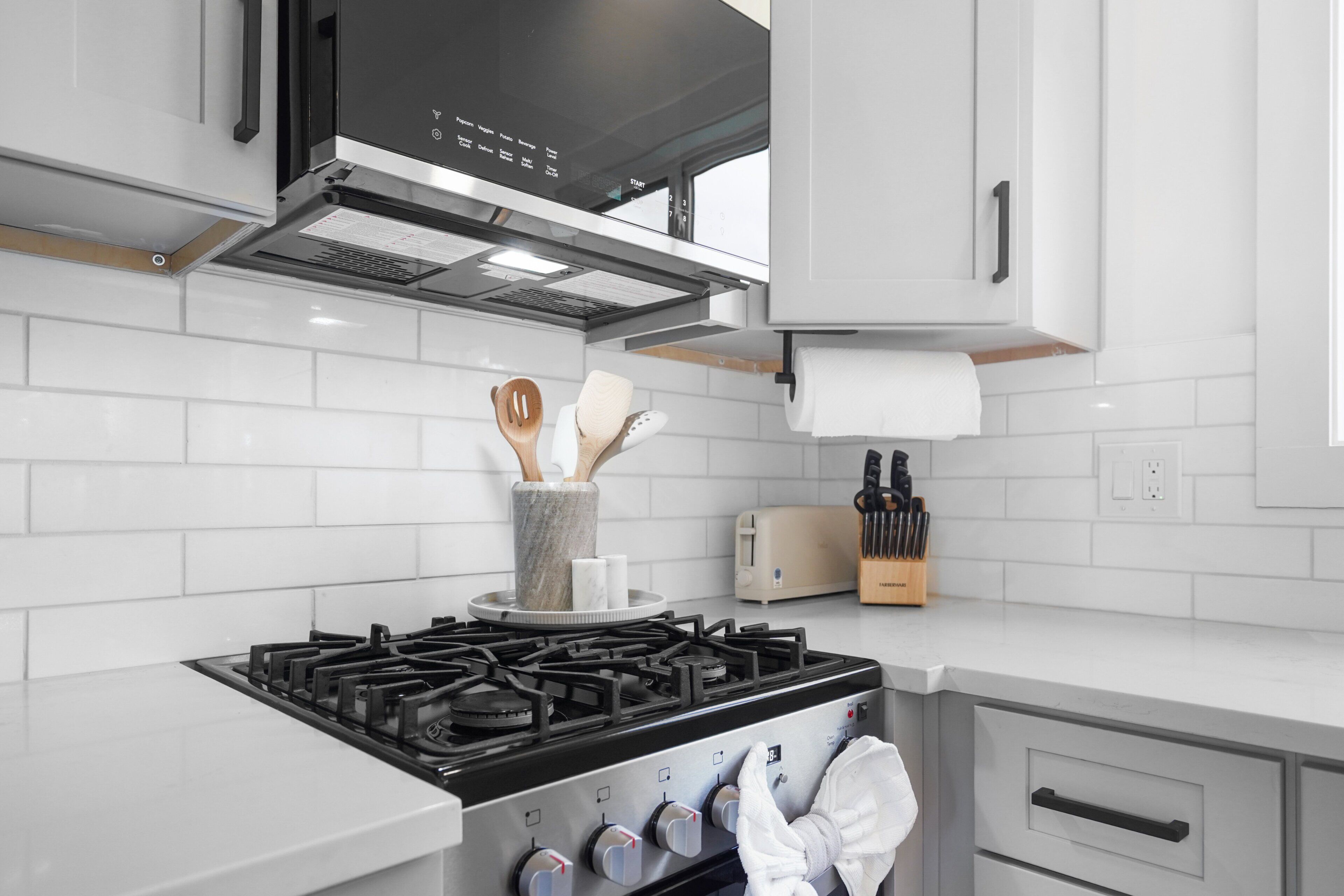 Coffee/tea maker, fridge, microwave, oven