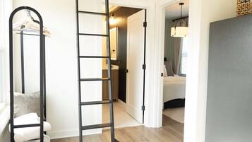 2 bedrooms, WiFi (free), bed sheets