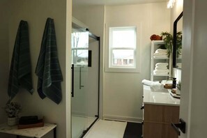 Shower, towels - Hidden Gem Farm-Two Tiny Homes-Sleeps 11 (Spring Hill)