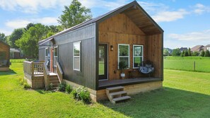 Exterior - Hidden Gem Farm-Two Tiny Homes-Sleeps 11 (Spring Hill)