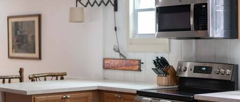 Coffee/tea maker, fridge, microwave, oven