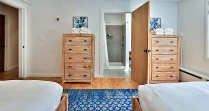 Birch Tree Lodge - 6BR Killington lodge with 6.5 baths and shuttle stop