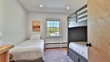 Iron/ironing board, WiFi (free), bed sheets