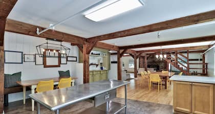 Birch Tree Lodge - 6BR Killington lodge with 6.5 baths and shuttle stop