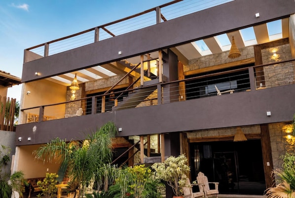 Front of property – evening/night - Residencial La Ferrugem - Garopaba (Garopaba)