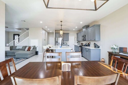 Fantastic 5-bedroom house with AC in charming Fontana