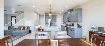 Fantastic 5-bedroom house with AC in charming Fontana