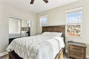 5 bedrooms, iron/ironing board, WiFi, bed sheets