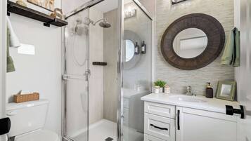 Shower, hair dryer, towels, shampoo