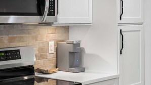 Private kitchen - On The Ridge | Sleeps 8 | A/C | Gym Equipment | (Sylvan Lake)