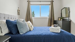 Room - On The Ridge | Sleeps 8 | A/C | Gym Equipment | (Sylvan Lake)