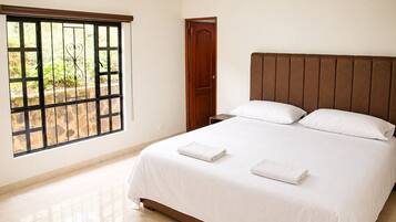 4 dormitorios, tabla de planchar con plancha, wifi y ropa de cama