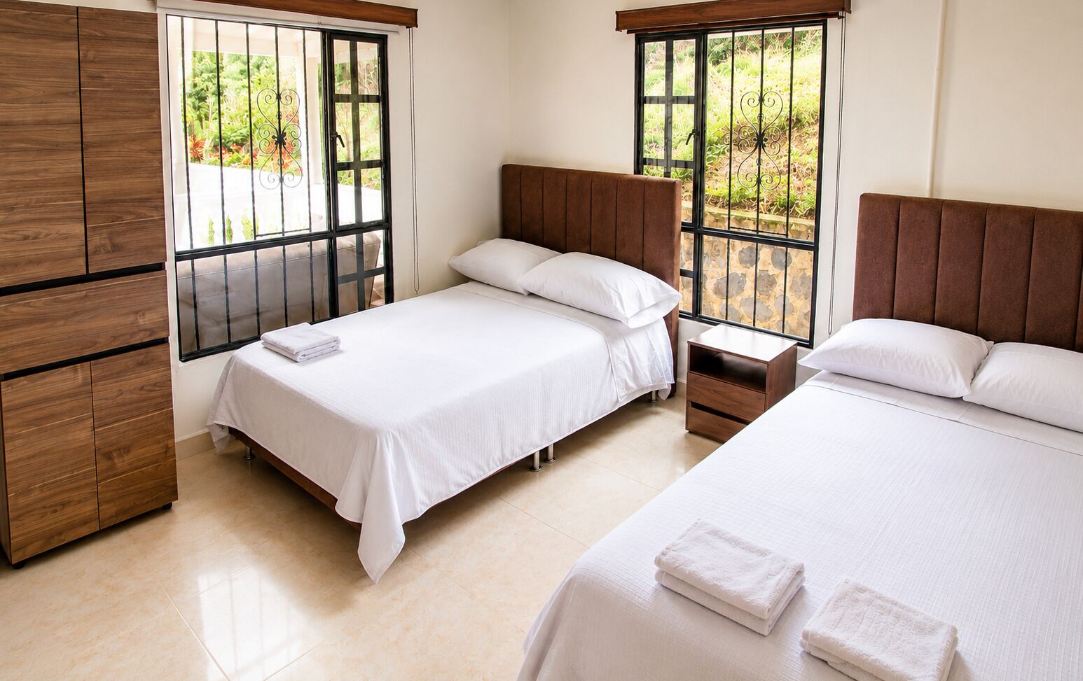 4 bedrooms, iron/ironing board, WiFi, bed sheets
