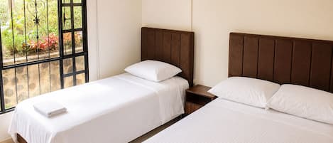 4 bedrooms, iron/ironing board, WiFi, bed sheets