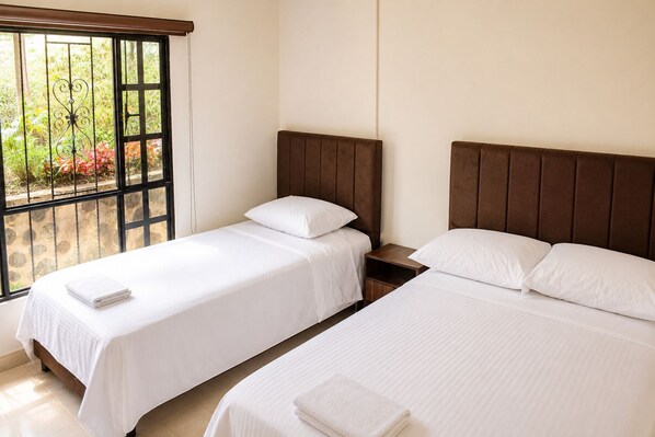 4 Schlafzimmer, Bügeleisen/Bügelbrett, WLAN, Bettwäsche