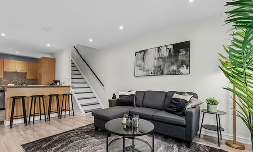 2BR Home | Free Parking | Fast WiFi