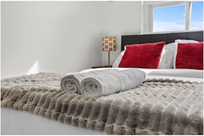 2 bedrooms, iron/ironing board, Internet, bed sheets