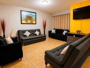 Smart TV - VILLA CUERVO HOUSE For 21 people (Tequila)