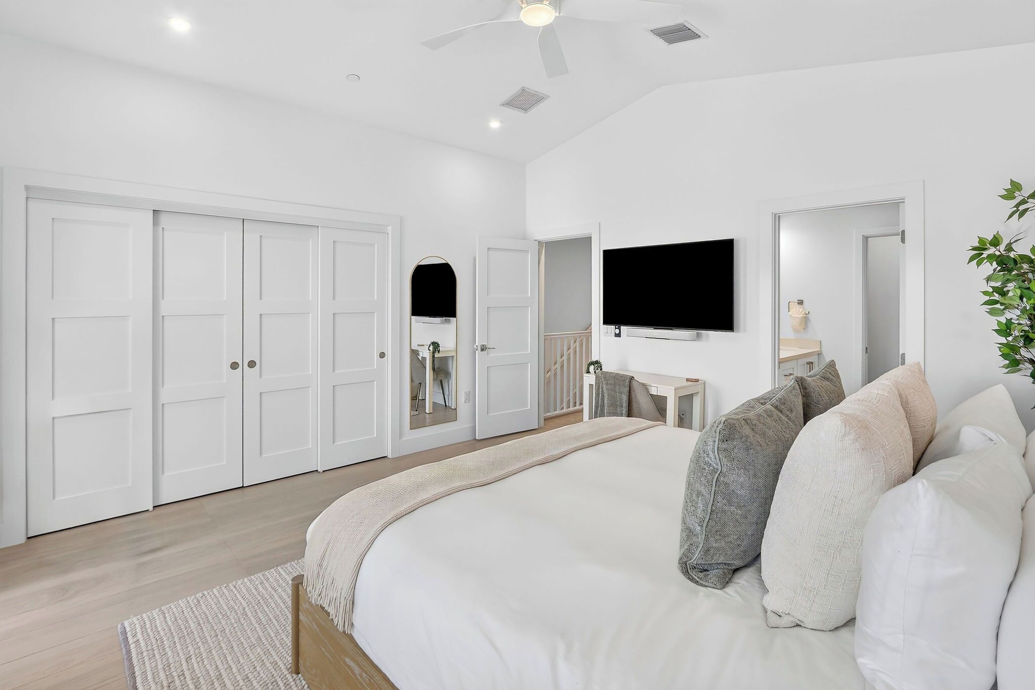3 bedrooms, desk, iron/ironing board, free WiFi