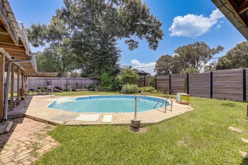 Baton Rouge Home Getaway with Hot Tub & Pool Close to LSU