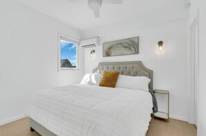 Room - Stunning Oceanfront Condo for Rent — Belmar, NJ (Belmar)